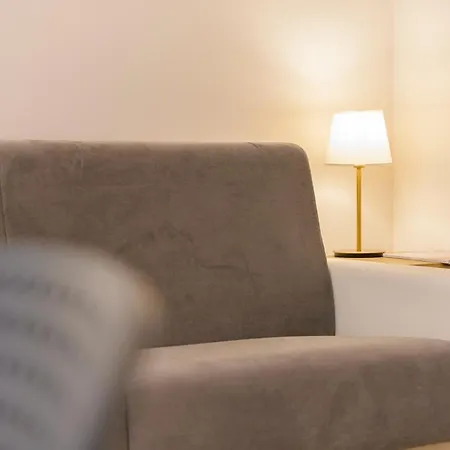 Modern Comfort In The Heart Of - Bemyhost *