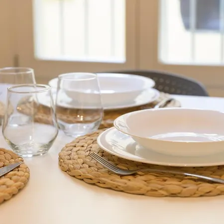 Modern Comfort In The Heart Of - Bemyhost