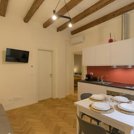 Modern Comfort In The Heart Of - Bemyhost *