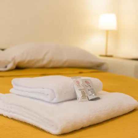 Modern Comfort In The Heart Of - Bemyhost