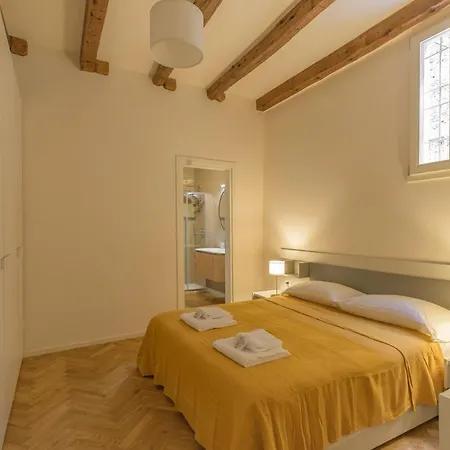 Modern Comfort In The Heart Of - Bemyhost